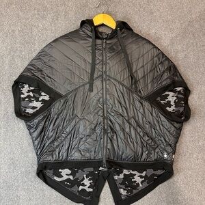 Smartwool Women's Urban Upslope Insulated Reversible Poncho Black Camo Size M